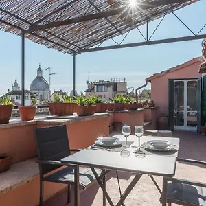 piazza-navona-panoramic-penthouse.it-romehotels.com/